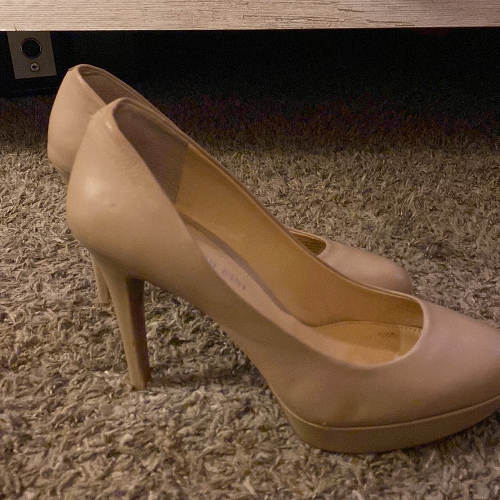 Gianni Bini beige heels, size 10 - Picture 3 of 10